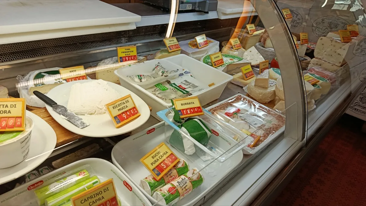 Ricotta di mucca, burrata e caprino di capra al banco