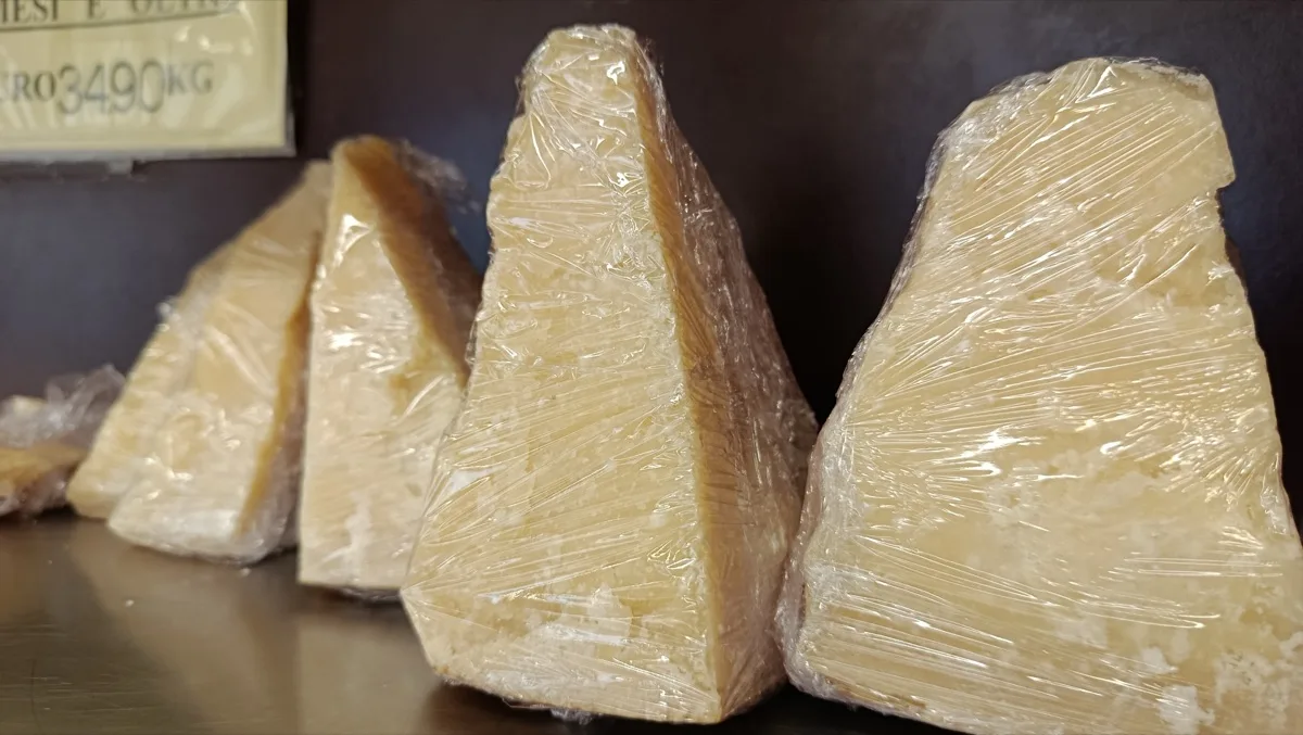 Pezzi di Parmigiano stagionato 30 mesi